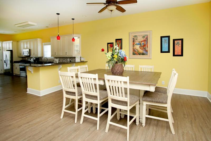 Six-Bedroom House image 2