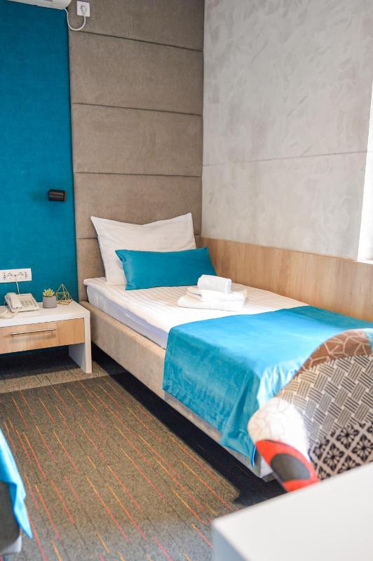 Twin Room image 3