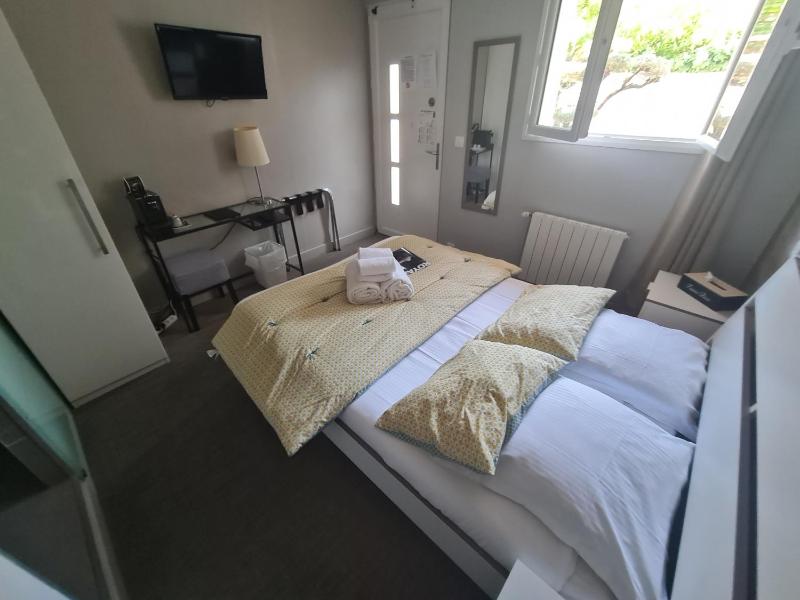 Double Room with Terrace image 3