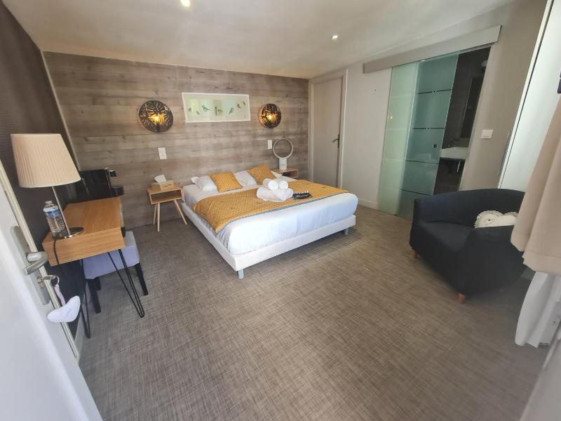 Double Room with Terrace image 3