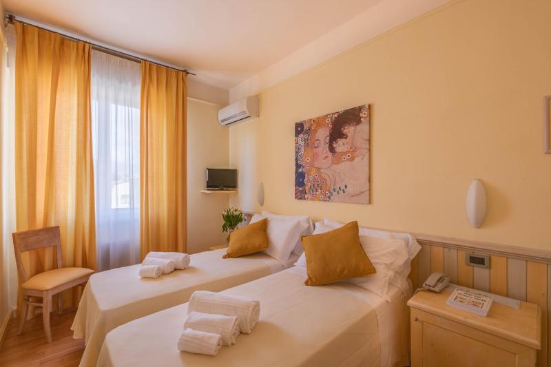 Standard Double or Twin Room image 2