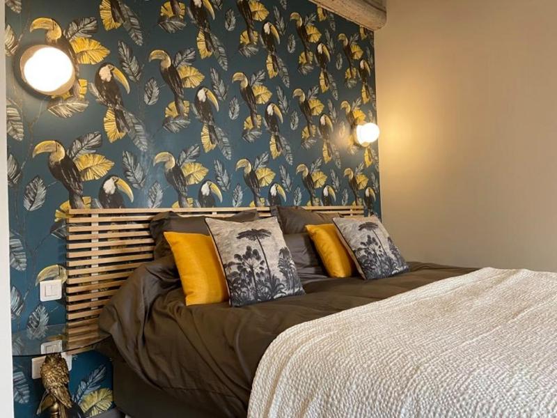 Deluxe Double Room (2 Adults + 1 Child) image 3