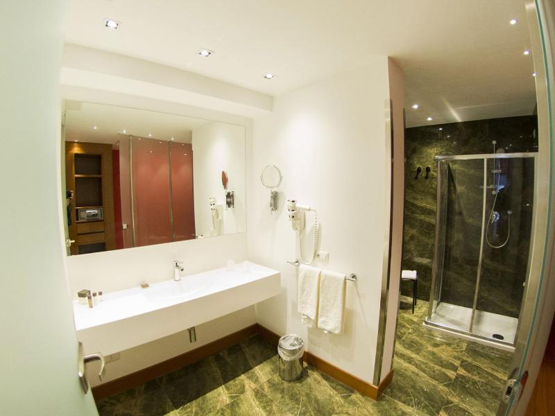 Superior Quadruple Room With Balcony image 2