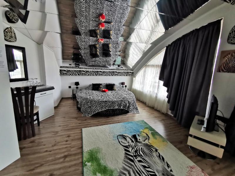 Double Room image 1