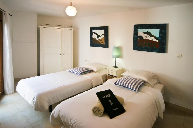 Standard Twin Room image 1