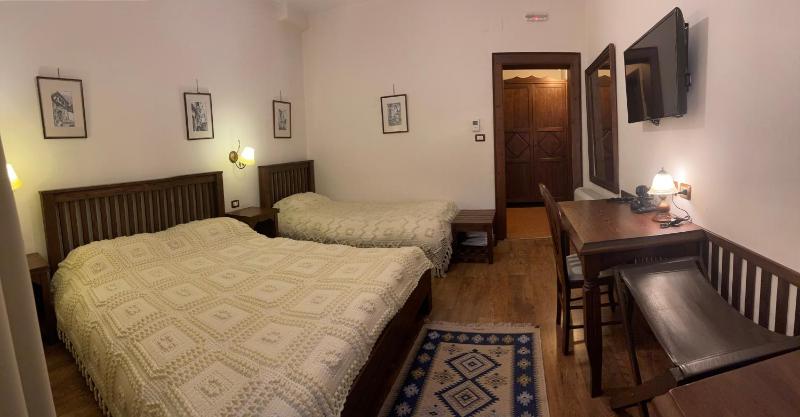 Superior Twin Room image 2