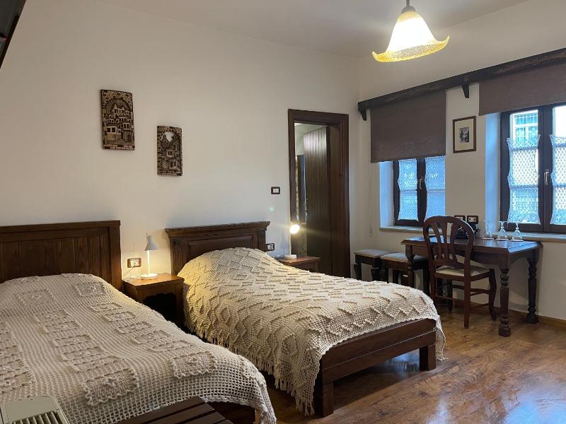 Standard Triple Room image 3