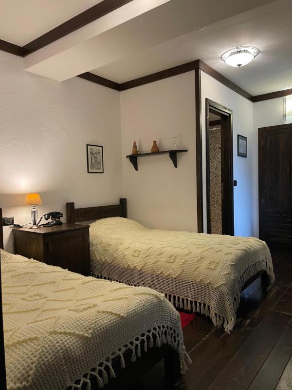Standard Twin Room image 4