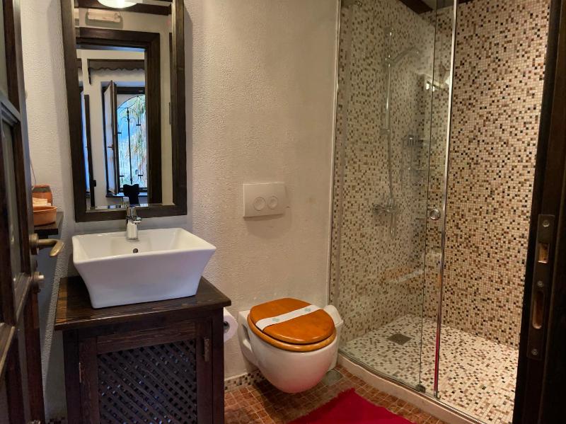 Standard Twin Room image 3