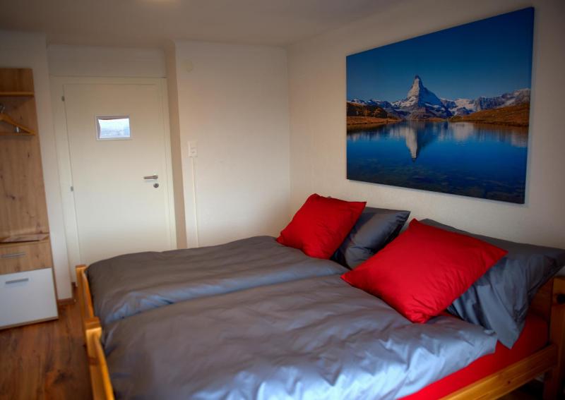 Triple Room with Shared Bathroom image 2