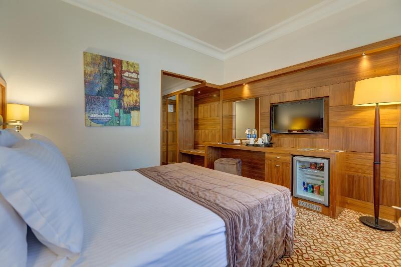 Standard Double Room with Mountain Side image 3