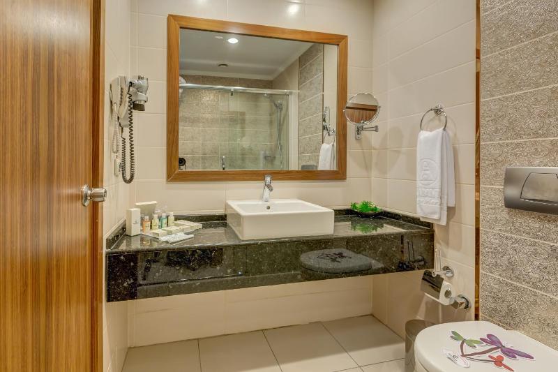 Standard Double Room with Lake Side image 3