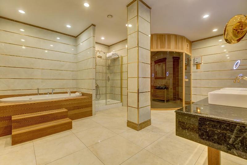 King Suite image 4