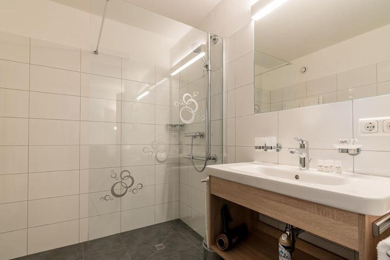 One-Bedroom Apartment image 2
