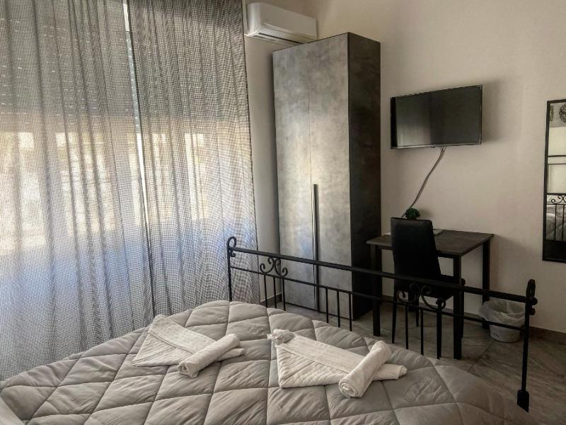 Double Room image 3