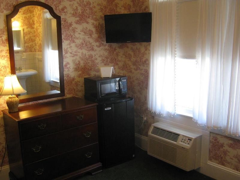 Standard Queen Room image 1