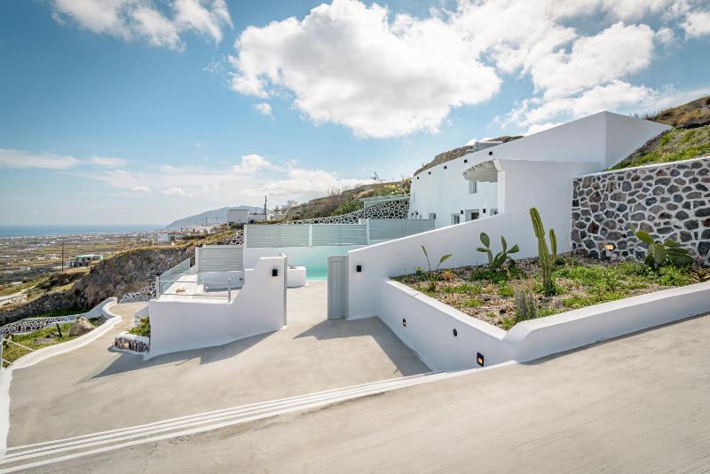 Superior Cave Suite with Private Pool & Sea View image 2