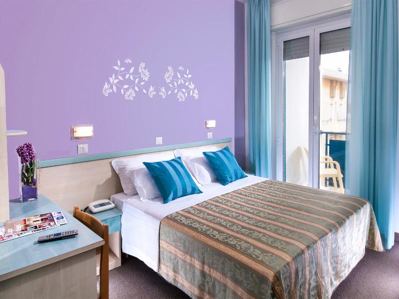 Double Room with Balcony image 1