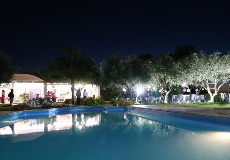 Villa Garden - image 49