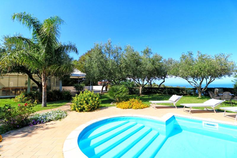 Villa Garden - image 15