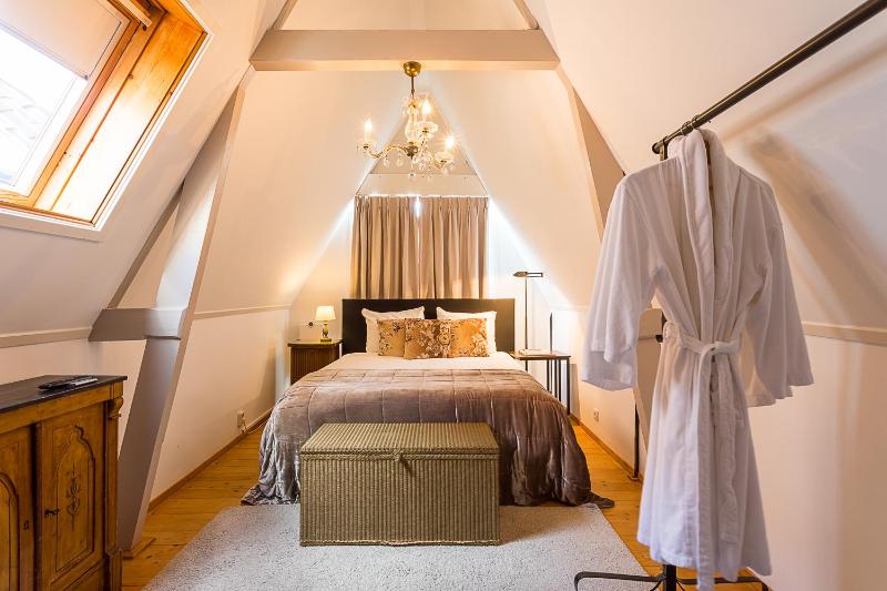 Large Double Room image 2