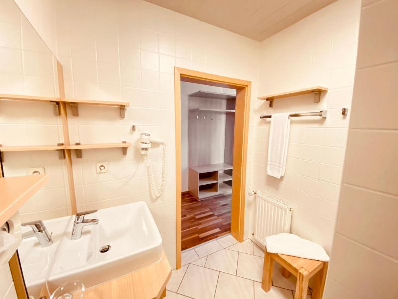 Economy Double Room image 2