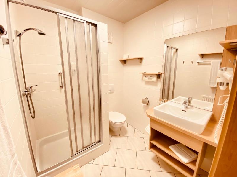 Economy Double Room image 4