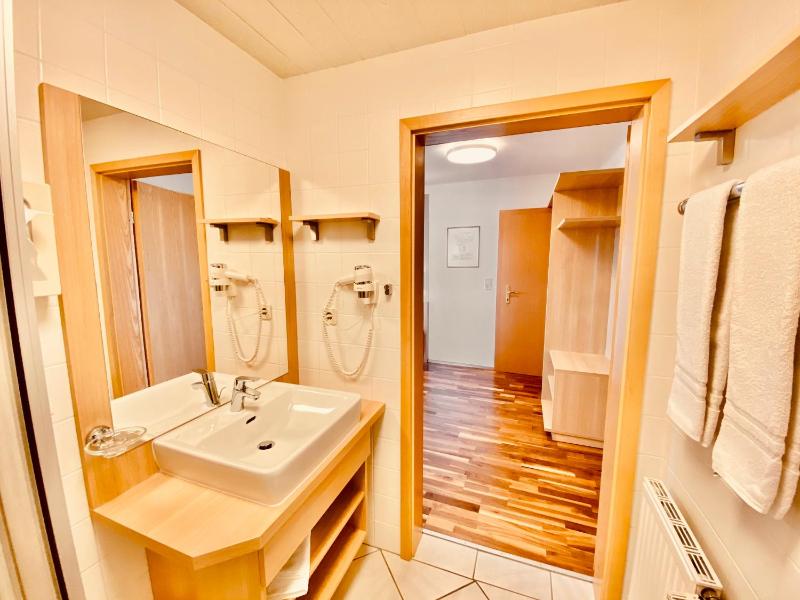 Quadruple Room with Shared Bathroom image 4