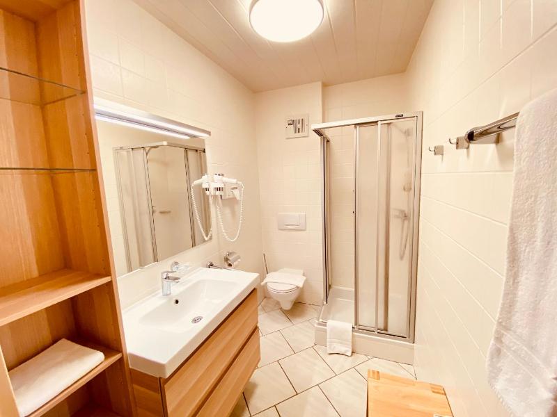 Standard Double Room image 4