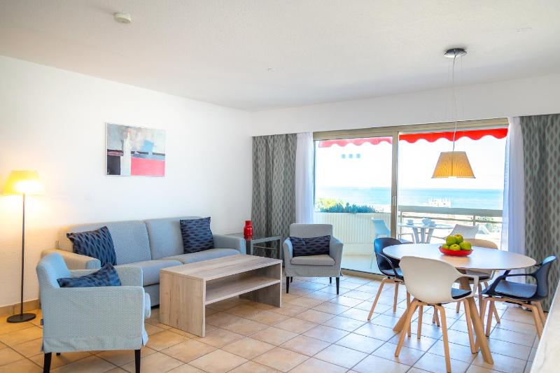 Apartment with Sea View image 3