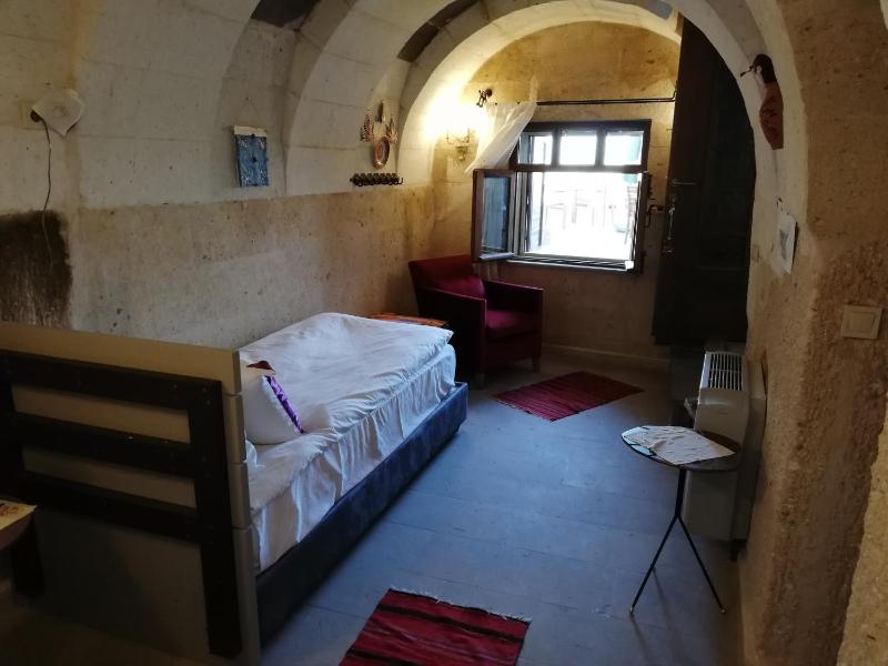 Small Twin Room image 1
