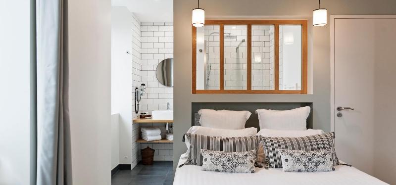 Superior Triple Room with Sea View image 2