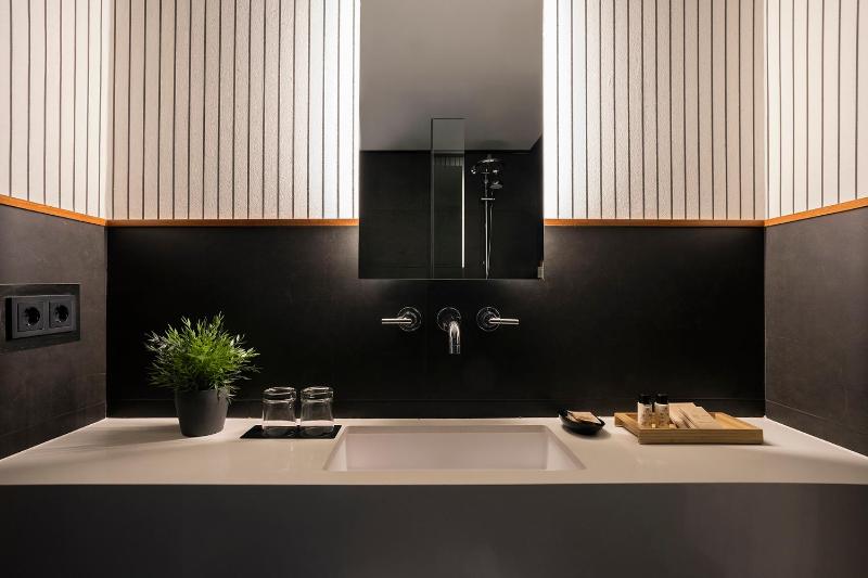 Luxury Suite image 2
