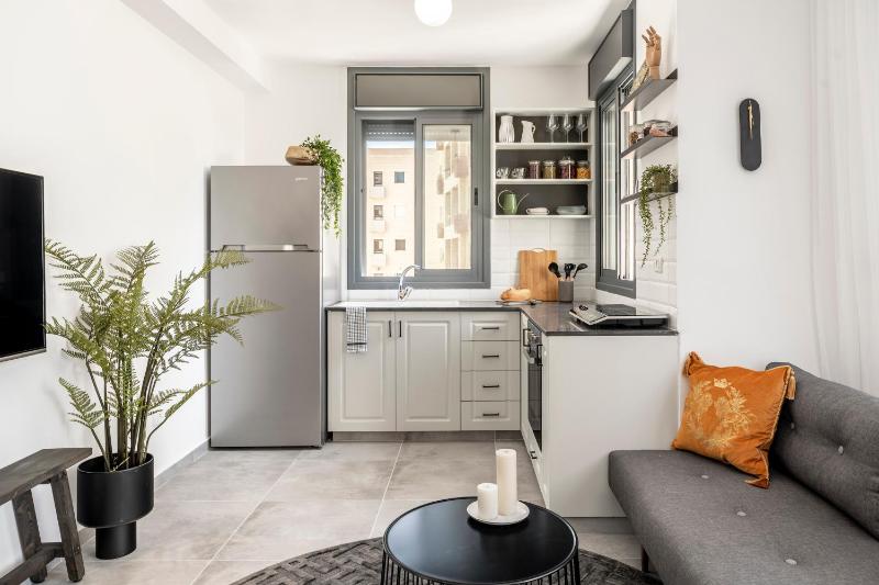 One Bedroom Apartment with Balcony image 1