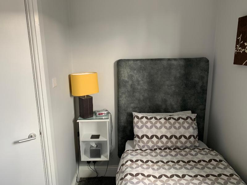 Single Room with Shower image 4