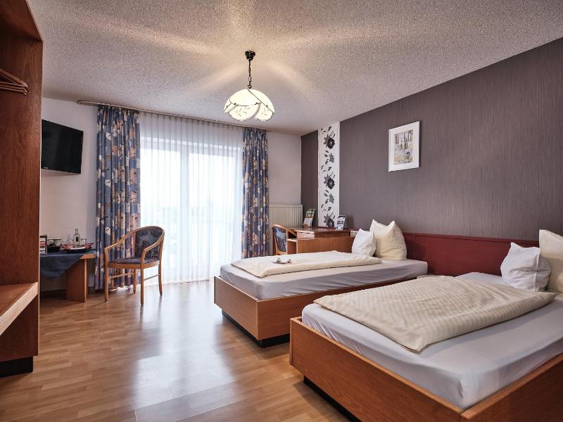 Business Twin Room image 1