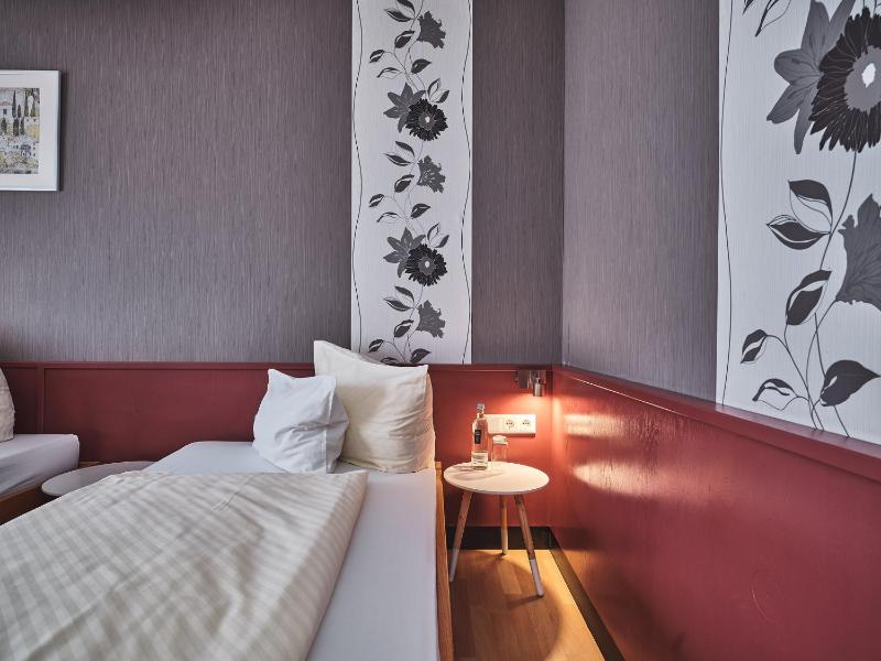 Business Twin Room image 2