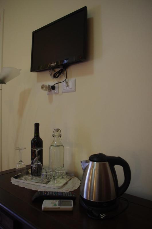 Quadruple Room with Private Bathroom image 3