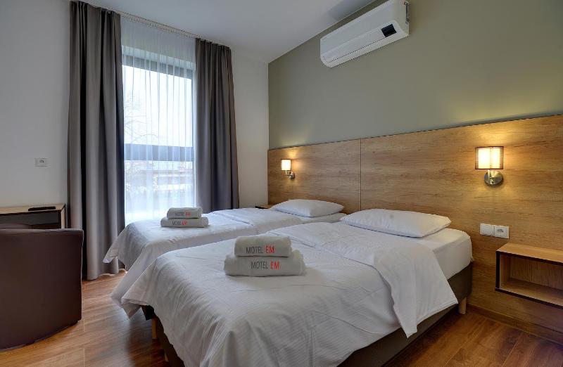 Double or Twin Room image 3
