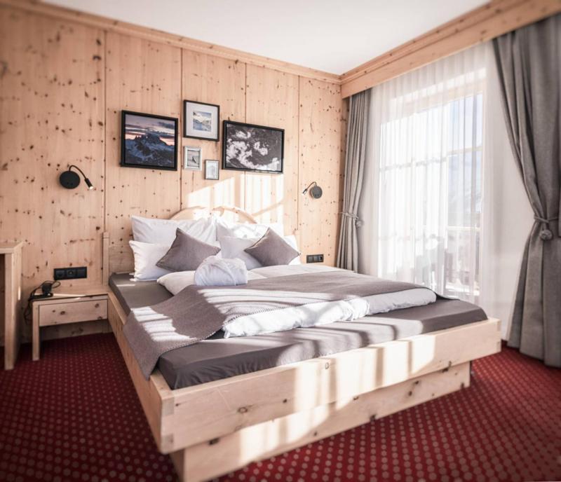 Double Room with Mountain View image 3