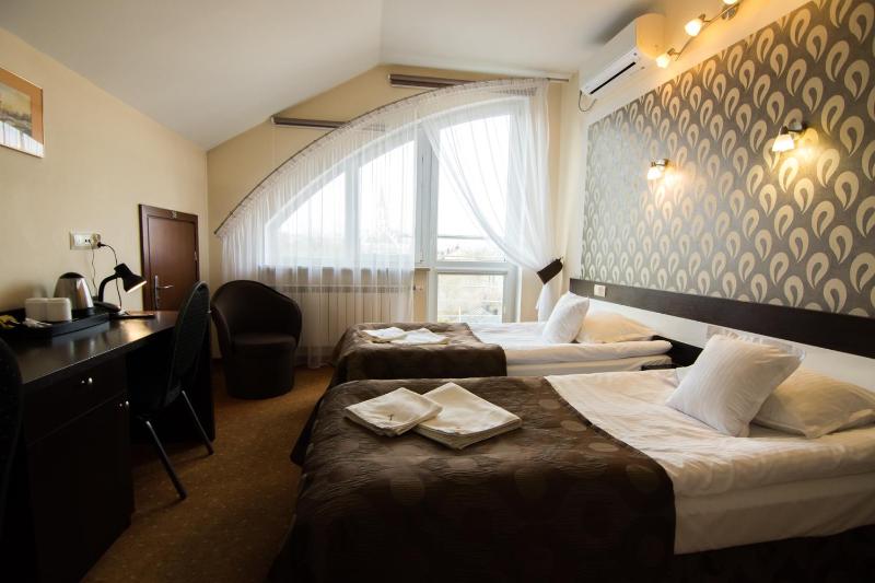 Twin Room image 1