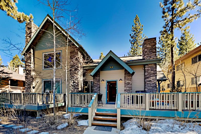 Six-Bedroom House image 1