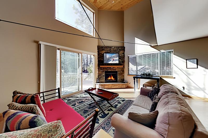 Six-Bedroom House image 3