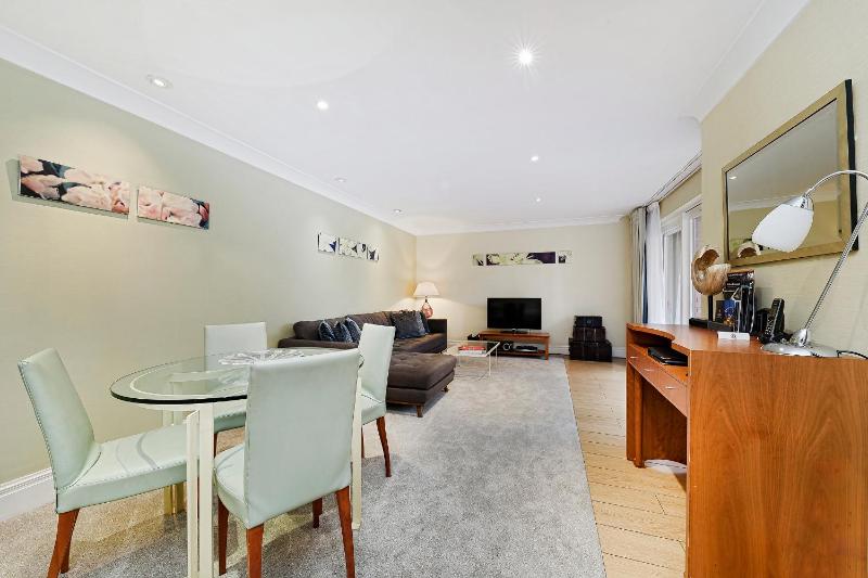 Two Bedroom Townhouse image 4