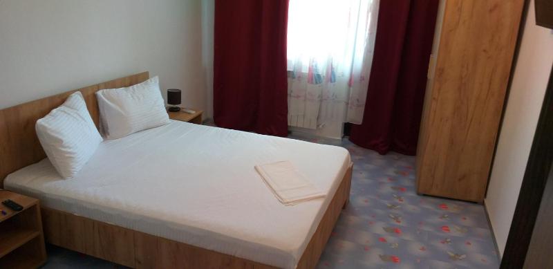 Double Room with Private Bathroom image 1