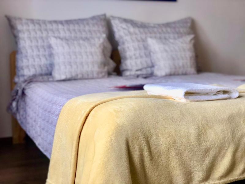 One-Bedroom Apartment image 2
