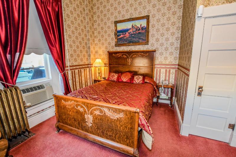 Double Room with Private Bathroom image 1