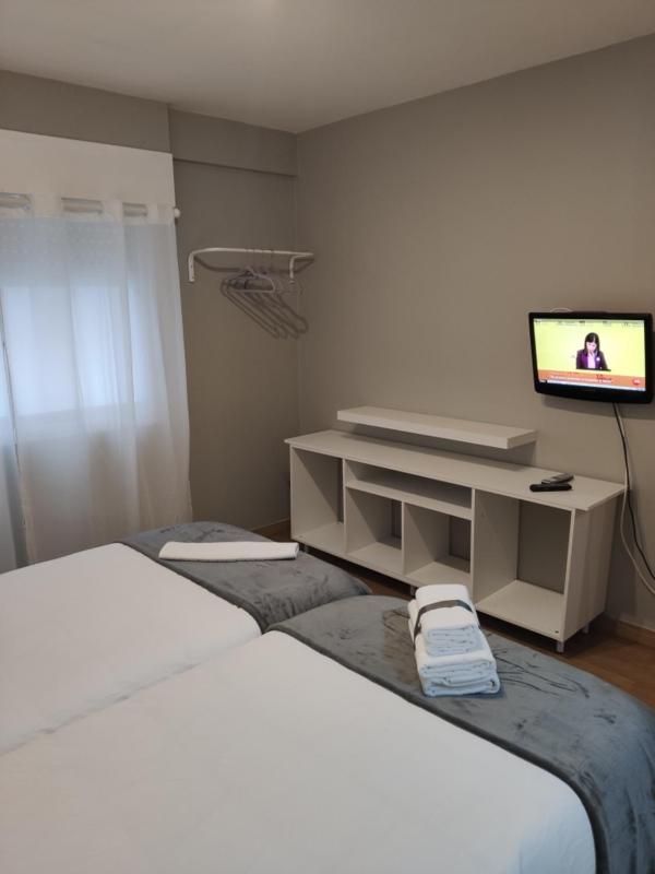 Twin Room image 2
