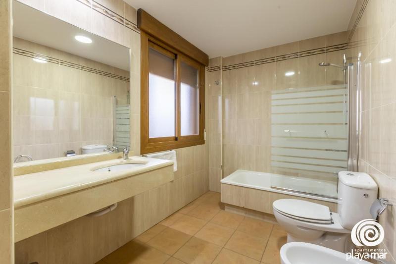 One-Bedroom Apartment image 2