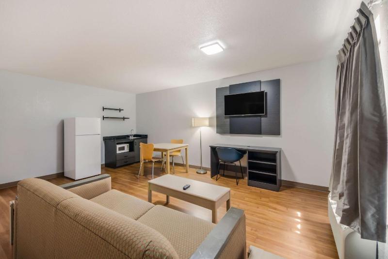 One-Bedroom Suite - Non-Smoking image 3